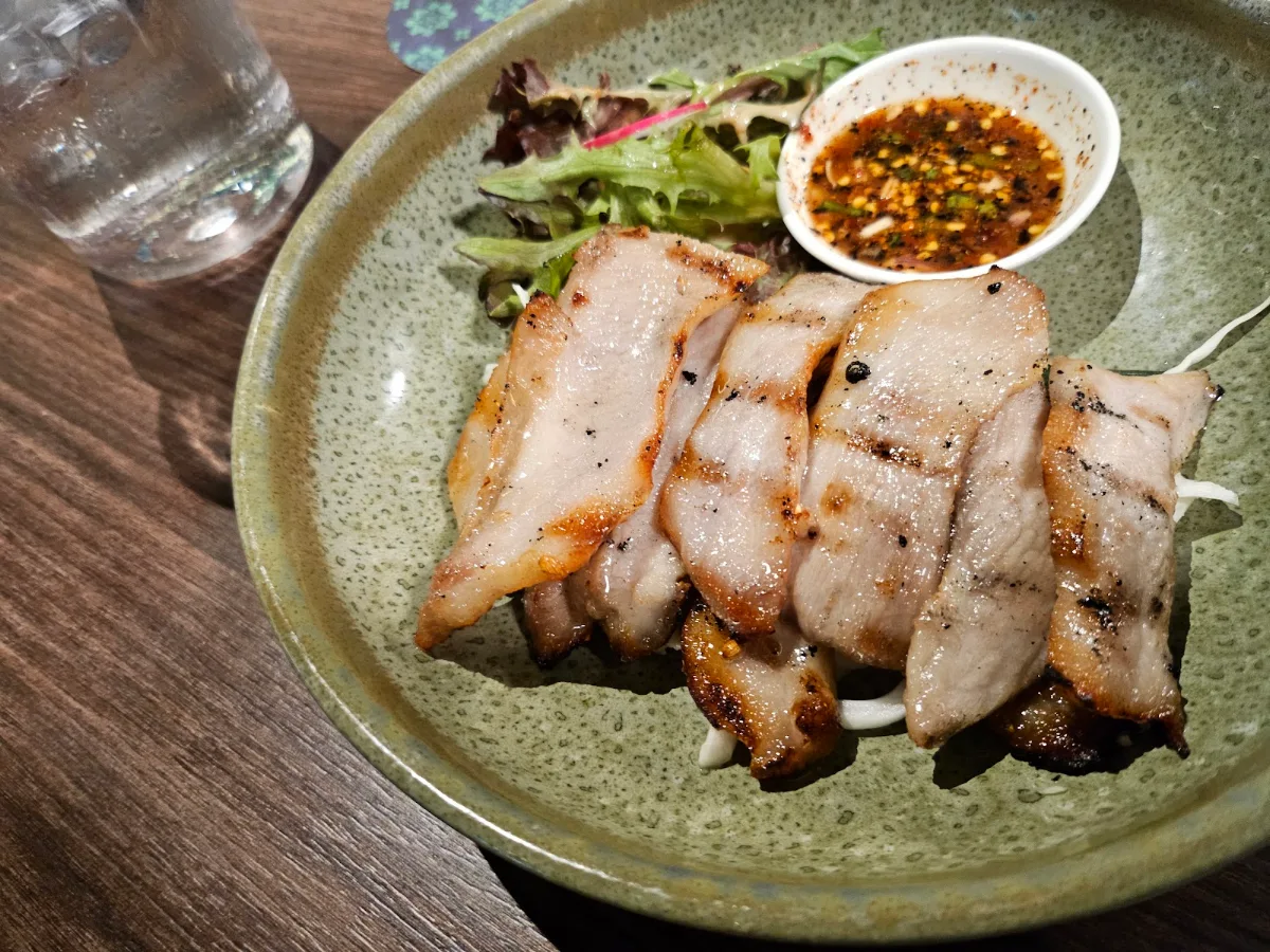 คอหมูย่าง, M Bar